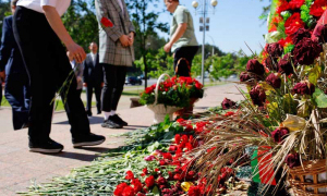 Представители отрасли связи почтили память жертв геноцида в урочище Уручье